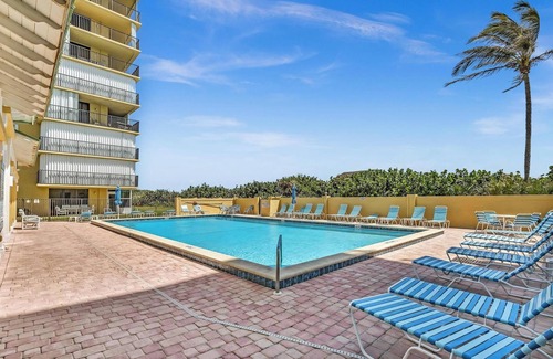 Hutchinson Island South Casa | Beautiful 2 bedroom 2 bathroom ocean front condo in Jensen Beach, Florida
