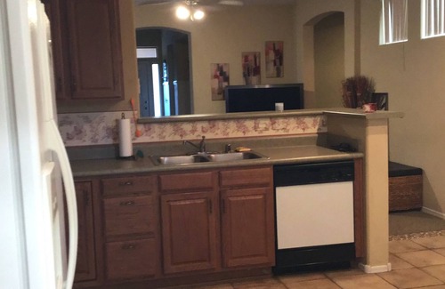Glendale Casa | Beautiful 2 Bedroom & 2 Bath Home Located in a gated community in Glendale, AZ.