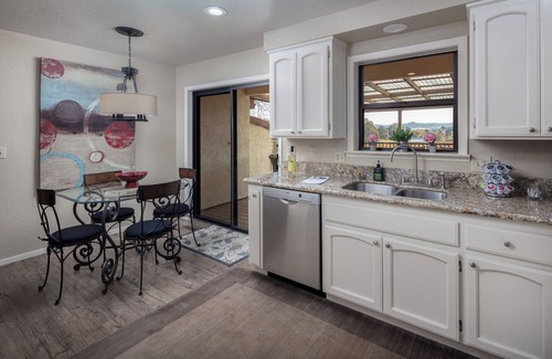 Shenandoah Valley Cabaña | Beautiful 2 bedroom 2 bath Vineyard house located in a vineyard on 40 acres