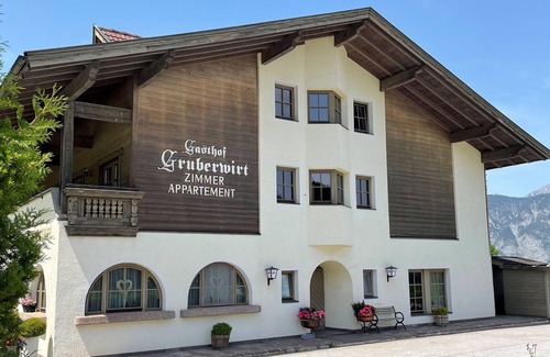 Goetzens Apartamento | "Beautiful 2-bedroom apartment with balcony and free parking."