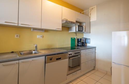 Mariakerke Apartamento | Beautiful 2-bedroom apartment with sea view in Ostend T74