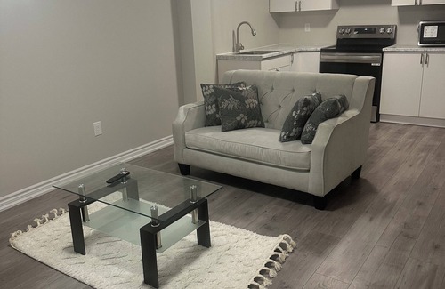 Durham Region Apartamento | Beautiful 2 bedroom basement apartment with separate entrance