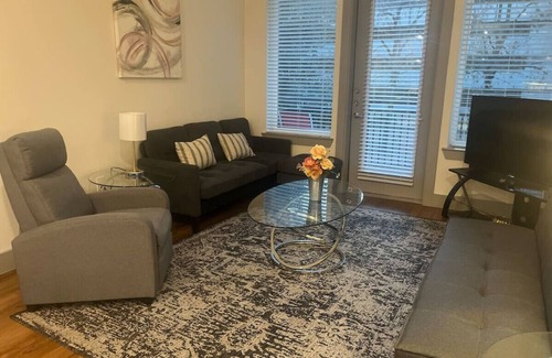 The Galleria Apartamento | Beautiful 2 bedroom Condo near Galleria Mall
