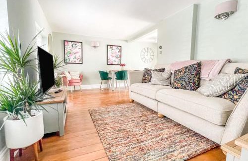 Arundel Casa | Beautiful 2 Bedroom Cottage with Private Courtyard in Arundel Centre