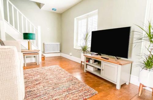 Arundel Casa | Beautiful 2 Bedroom Cottage with Private Courtyard in Arundel Centre