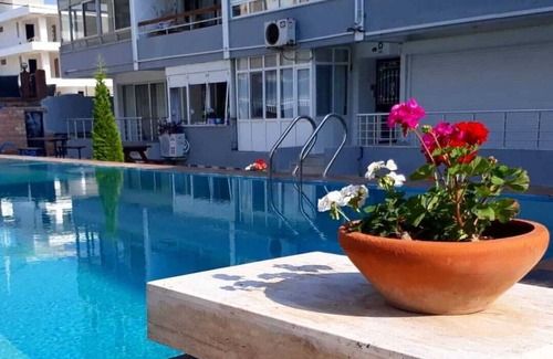 Guzelbahce Apartamento | Precioso piso de 2 dormitorios, con vistas al mar.