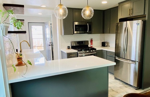 Golden Hill Cabaña | ⭐️Beautiful 2 bedroom home with patio ☀️Great neighborhood! close to everything!