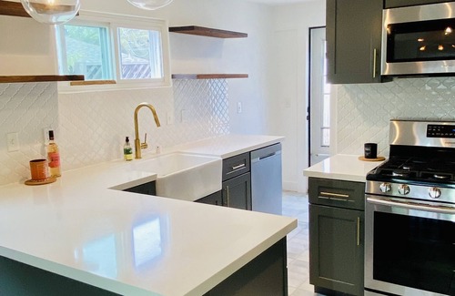 Golden Hill Cabaña | ⭐️Beautiful 2 bedroom home with patio ☀️Great neighborhood! close to everything!