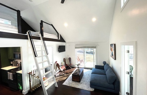 Hinsdale Cabina | Beautiful 2-Bedroom + Loft with Hot Tub at Lake Ashmere