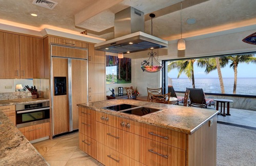 Wailea Condominio | Hermoso totalmente remodelado 2 dormitorios frente al mar Condominio Makena Surf F307