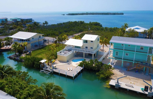 Cutthroat Harbor Estates Casa | Beautiful 2 Bedroom 2 Bath Pool Home With Sunset Views