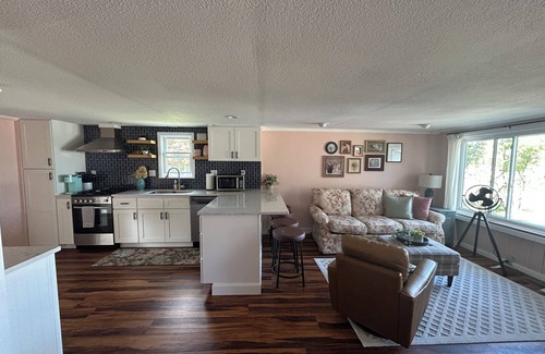 Tawas City Cabina | Beautiful 2-bedroom cabin in East Tawas