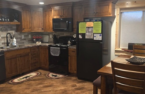 Island Park Cabina | Beautiful 2 Bedroom Cabin with Great Views!