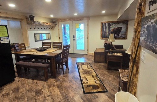 Island Park Cabina | Beautiful 2 Bedroom Cabin with Great Views!