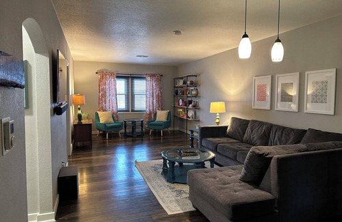 Marshfield Apartamento | Beautiful 2-bedroom apartment in the heart of downtown Marshfield, WI!