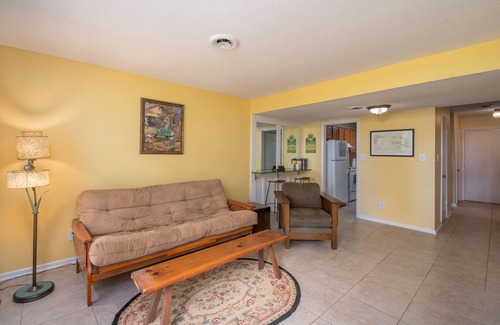 Lake Waccamaw Casa | Hermoso 2 dormitorios, 1. 5 BA Lakefront Condo - Ropa de cama, mascotas, kayaks, equipo de pesca!