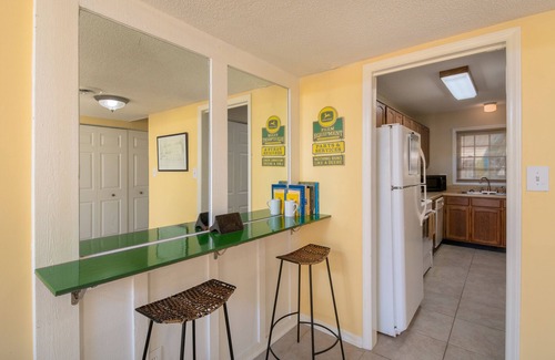 Lake Waccamaw Casa | Hermoso 2 dormitorios, 1. 5 BA Lakefront Condo - Ropa de cama, mascotas, kayaks, equipo de pesca!
