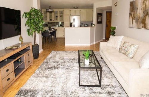Rancho Bernardo Apartamento | Beautiful 2 Br. Apartment (316923) by Houzlet