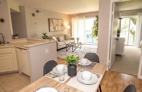 Rancho Bernardo Apartamento | Beautiful 2 Br. Apartment (316923) by Houzlet