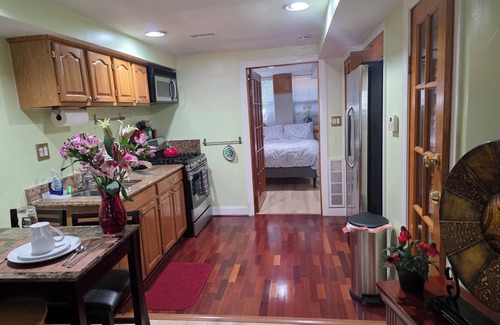 Dupont Circle Apartamento | Beautiful 2-BR Apt Sleeps 5 Fabulous Location Historic Street Family-friendly