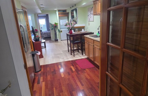 Dupont Circle Apartamento | Beautiful 2-BR Apt Sleeps 5 Fabulous Location Historic Street Family-friendly