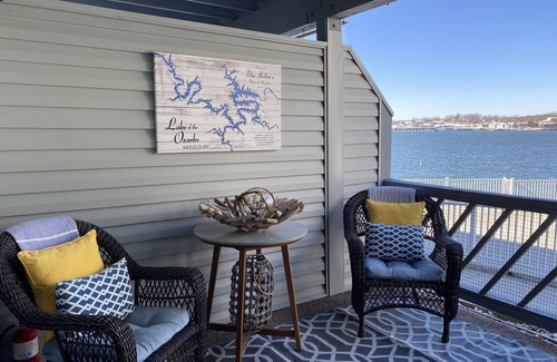 Osage Beach Condominio | Beautiful 2 BR Condo at Heart of the Lake. Available 14’X32’ Boat Slip