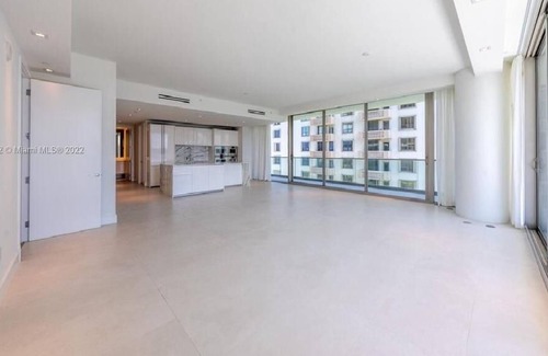 Bal Harbour Condominio | Beautiful 2 Br. Condo (325085) by Houzlet