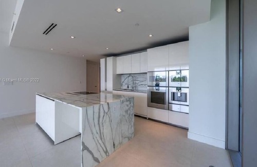 Bal Harbour Condominio | Beautiful 2 Br. Condo (325085) by Houzlet