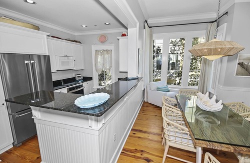 Beach District Condominio | ALQUILER NUEVO * Hermoso 2 BR * WaterColor * 6 WaterColor Blvd # 201 * Pasos a la playa y piscina comunitaria