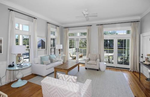 Beach District Apartamento | Beautiful 2 BR WaterColor 6 WaterColor Blvd #201 Steps to Beach Club condo