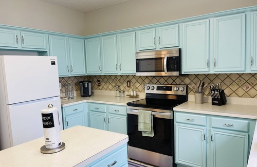 Irving Casa | Beautiful 2-story Lakefront Home @ Irving Lake - Sleeps 8