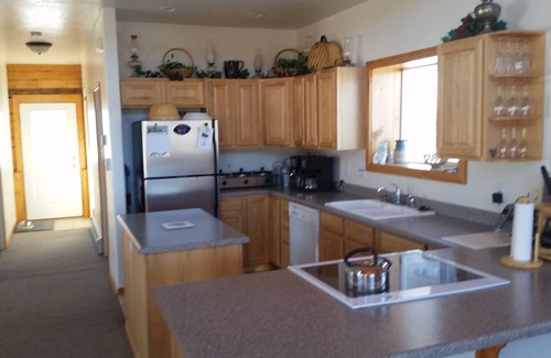 Collbran Casa | Hermosas 2700 SF Mountain Log Home-Snowmobiler paradise-fantistic vistas