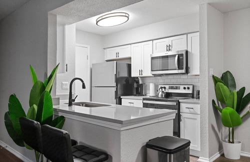 University Hills and Windsor Park Apartamento | Beautiful 2BD/1BA in University Hills 8378