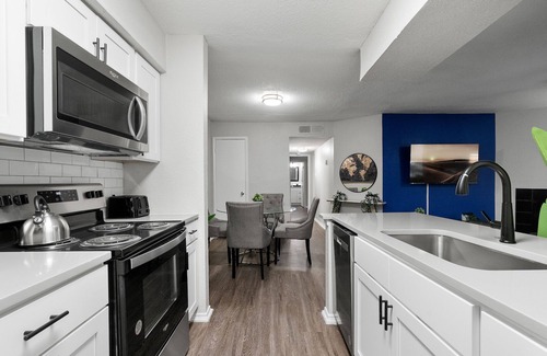 University Hills and Windsor Park Apartamento | Beautiful 2BD/1BA in University Hills 8378