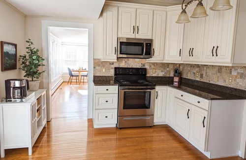 Marion Casa | Beautiful 2bd/2ba house in Downtown Marion minutes to Blueridge Pkwy/Lake James