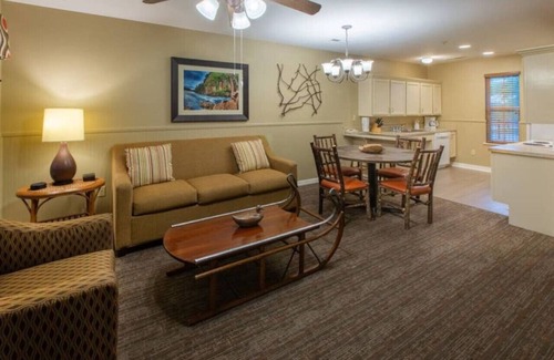 De Soto Condominio | Beautiful 2BD condo in lakefront resort with lots of outdoor onsite activities