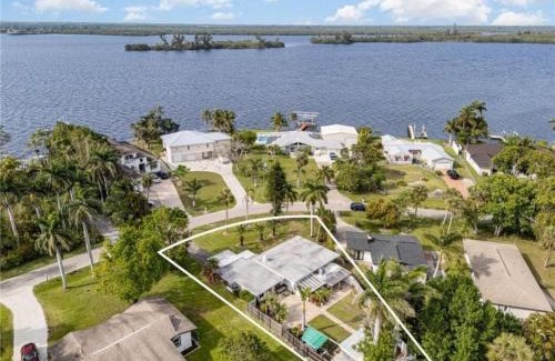Alabama Grove Terrace Casa | Beautiful 2bd with River Views & Amazing Sunsets in Ft Myers