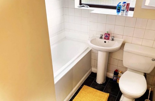 Enfield Lock Condominio | Beautiful 2bed apartment - transport & parking AVL