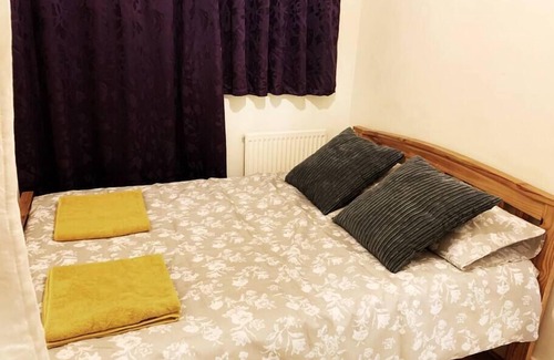 Enfield Lock Condominio | Beautiful 2bed apartment - transport & parking AVL