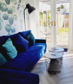 East End Apartamento | Beautiful 2bed house with garden, walking distance to town - FREE parking