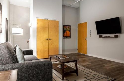 Mile Square Apartamento | Beautiful 2BR 2BA In The Block by CozySuites!