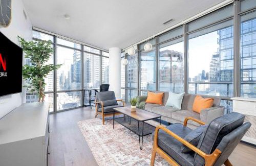 Bay Cloverhill Apartamento | Beautiful 2BR 2BA w 4 Beds Near Yorkville Bloor