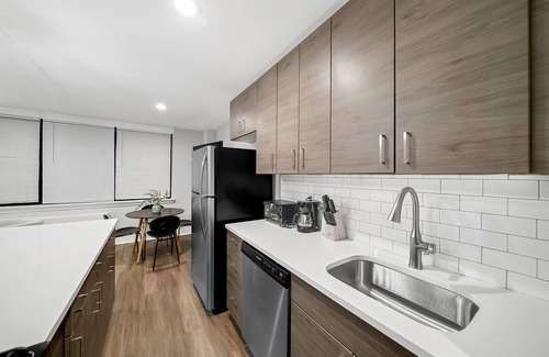 East Falls Apartamento | Beautiful 2br Condo in a Highrise, Parking, Gym!
