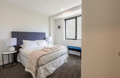 Newton Apartamento | Beautiful 2BR Unit next to Myers Park Zodiak Stays