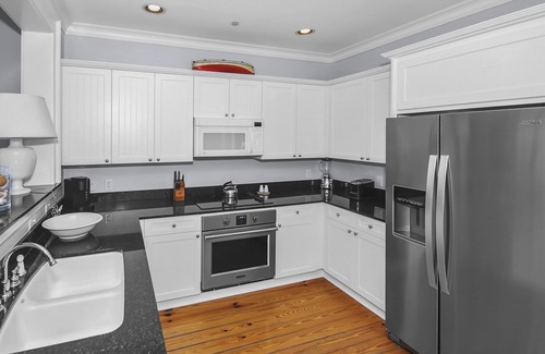 Beach District Condominio | Hermoso 2BR WaterColor condo * 6 WaterColor Blvd # 202 * Pasos para el Beach Club