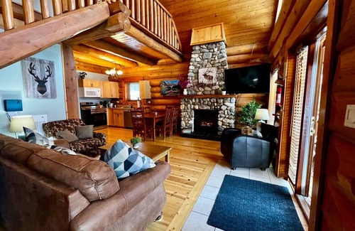 Golden Cabina | Beautiful 2BR Wooden Cabin