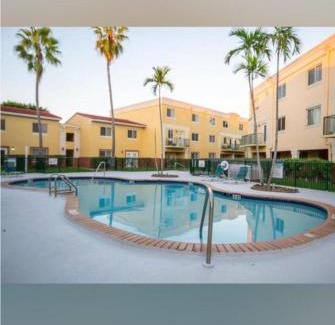 The Crossings Apartamento | Beautiful 2brm condo w free parking fast WiFi