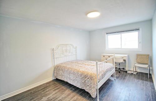Thornhill Casa | Beautiful 2nd floor Bedroom