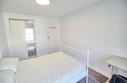 Thornhill Casa | Beautiful 2nd floor Bedroom