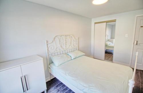 Thornhill Casa | Beautiful 2nd floor Bedroom